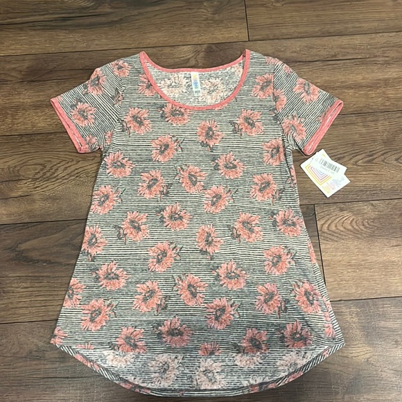 NWT lularoe classic t XS - Picture 1 of 6